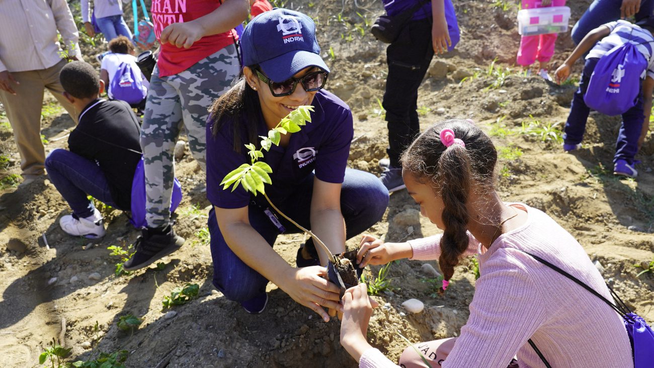 INDRHI realiza jornada infantil de reforestación; busca incentivar el cuidado al medio ambiente en generaciones de relevo