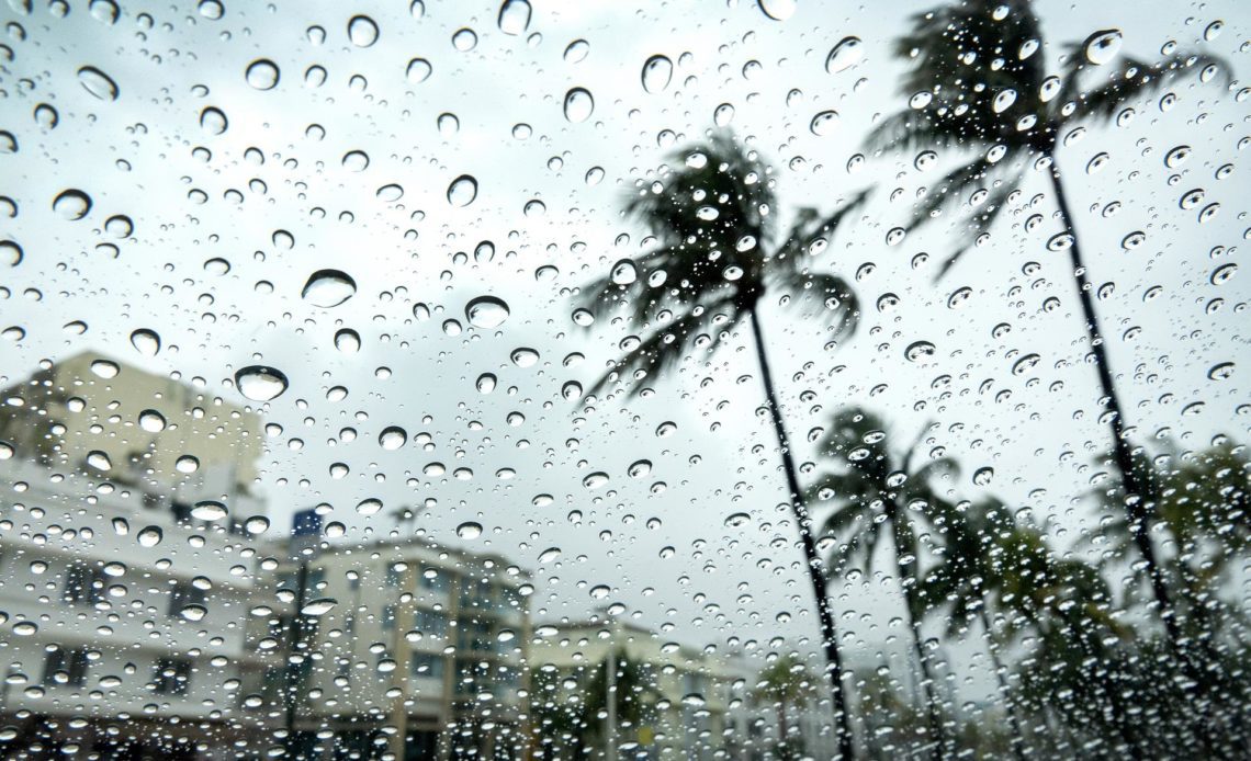 Autoridades mantienen 13 provincias en alerta por las lluvias asociadas a Franklin