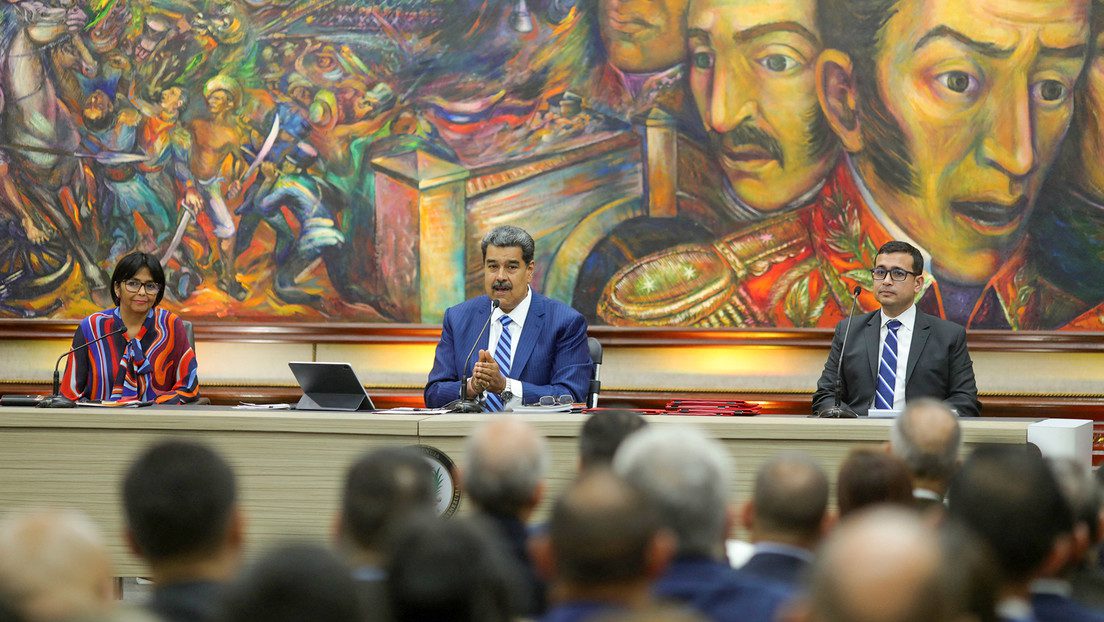 Maduro designa a tres nuevos ministros de su gabinete