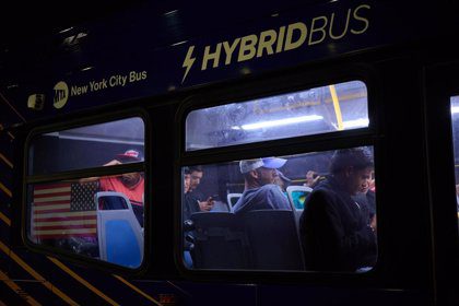 Niña de 3 años muere en EE.UU. mientras era trasladada en un bus de migrantes de Texas a Chicago