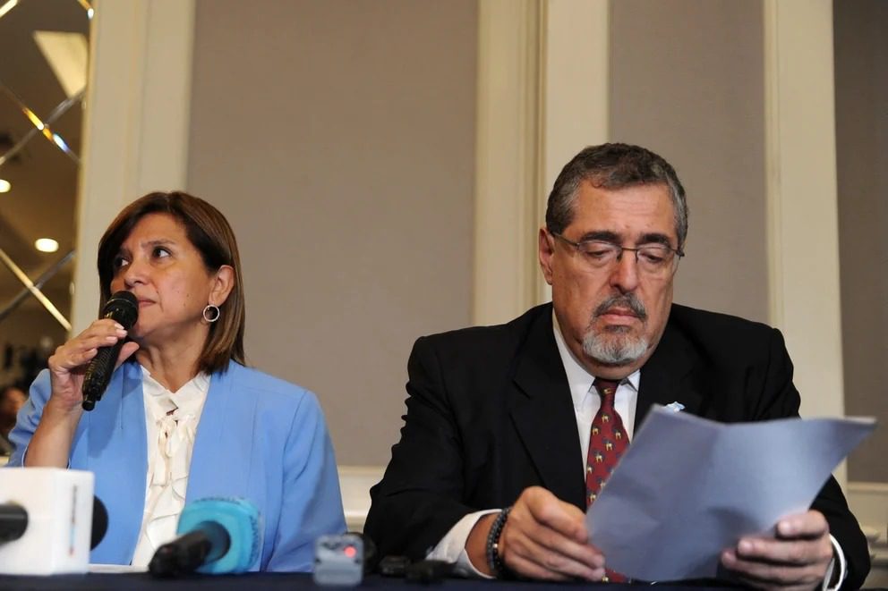 Tras ser proclamado presidente electo, Bernardo Arévalo calificó como “ilegal” la suspensión del Movimiento Semilla