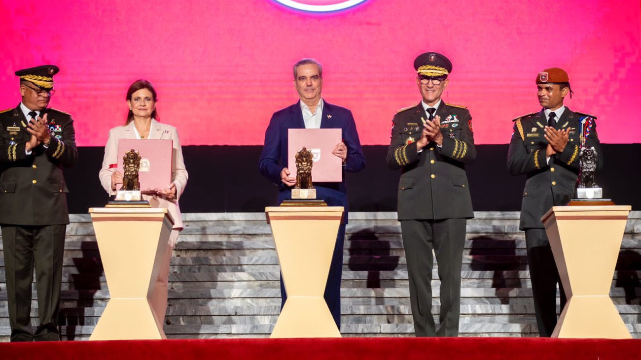 Presidente Abinader y vicepresidenta Peña encabezan acto 76 aniversario del Primer Regimiento Dominicano Guardia Presidencial