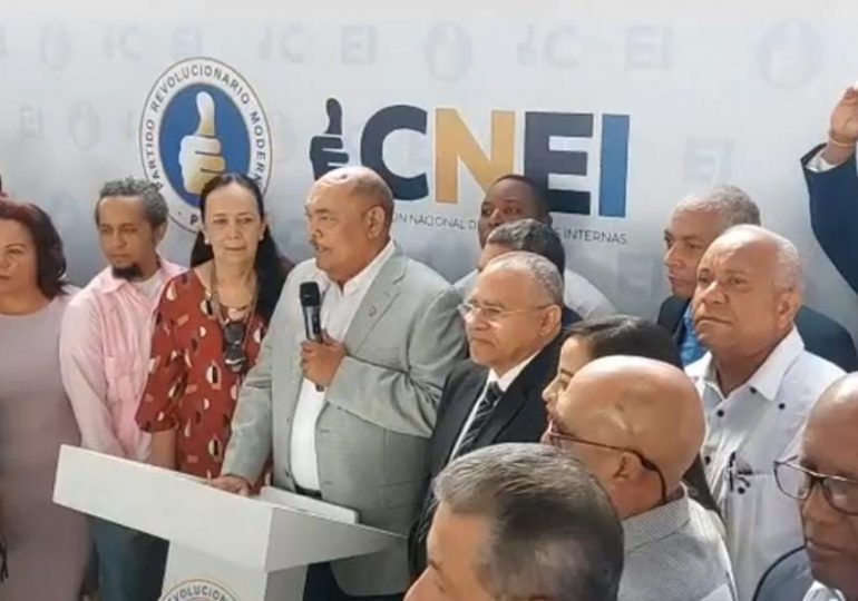 Ramón Alburquerque inscribe su precandidatura a la presidencia por el PRM; advierte a Luis Abinader a no usar recursos del Estado