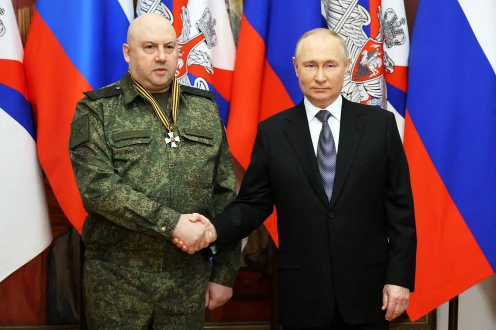 Dos meses después del motín del Grupo Wagner, Rusia admitió que despidió a Sergei Surovikin, el “general Armagedón”