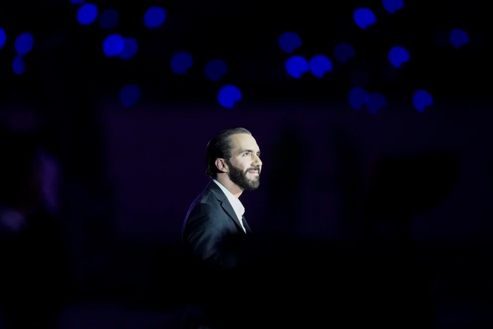 Los enigmáticos movimientos de las fichas electorales de Bukele en El Salvador, según un exmagistrado de la Corte Suprema