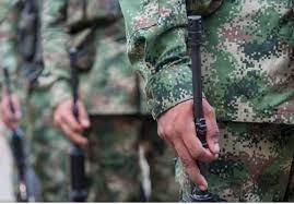 Tres militares resultan heridos en Colombia cuando desactivaban un campo minado