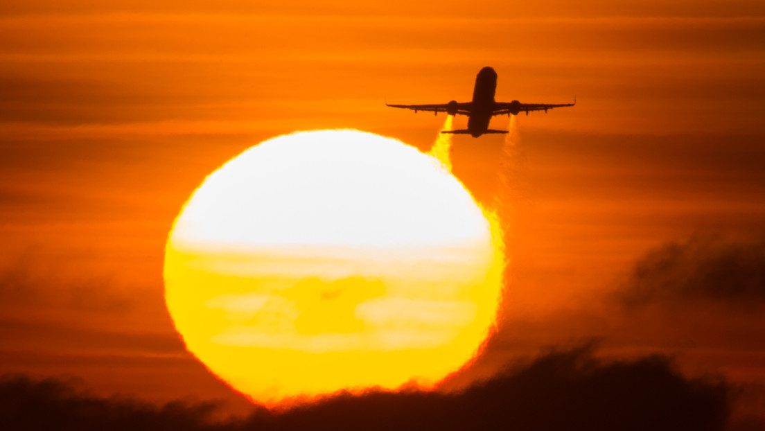 Un funcionario ruso salva la vida de una azafata que sufrió un paro cardíaco en pleno vuelo