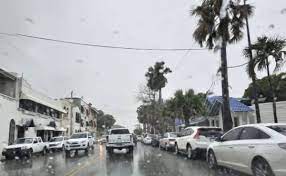 Vaguada aumentará aguaceros esta tarde; temperaturas continuarán calurosas
