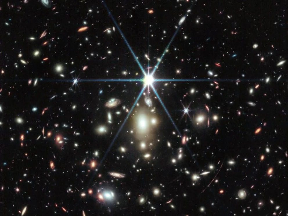 El Telescopio Espacial James Webb capturó la imagen de la galaxia más antigua jamás observada