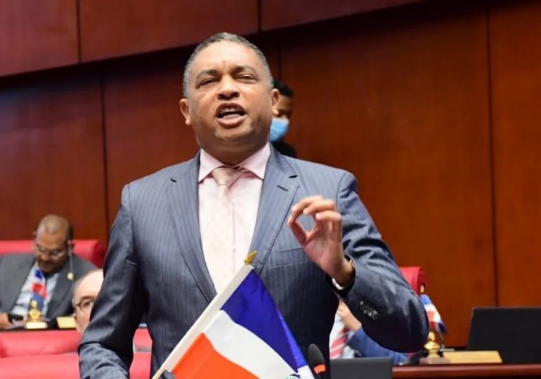 Yván Lorenzo dice que no sorprende reelección de Abinader