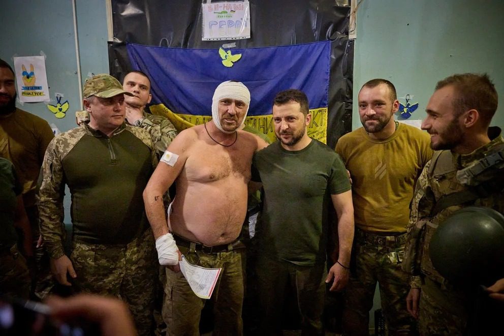 Avanza la contraofensiva Ucraniana y Volodimir Zelensky visitó a las tropas en el frente de Donetsk