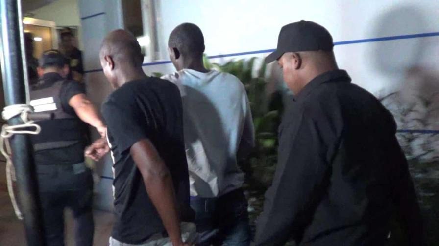 Policía apresa a dos hombres por muerte de teniente en Ciudad Juan Bosch