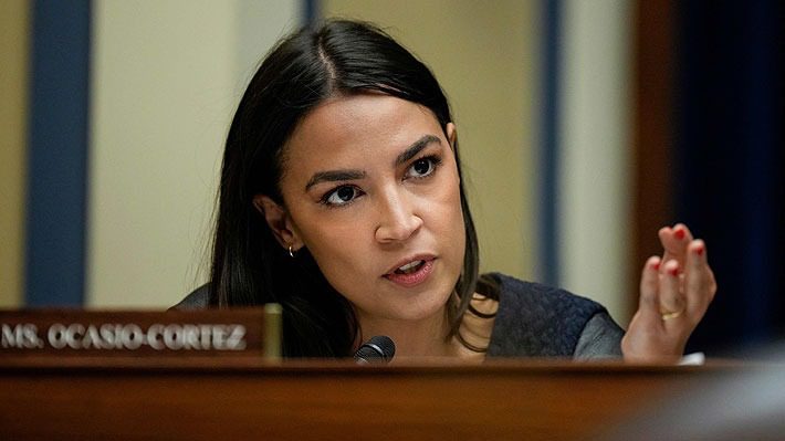 Alexandria Ocasio-Cortez liderará visita a Chile de congresistas demócratas: Se espera cita con Boric