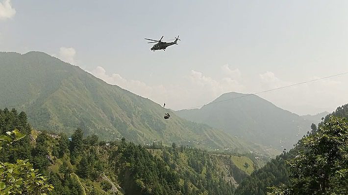 Concluye con éxito el rescate de las ocho personas atrapadas en un teleférico en Pakistán