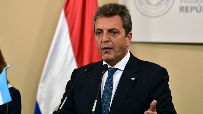 En medio de campaña presidencial, Sergio Massa anuncia paquete de medidas económicas para paliar crisis en Argentina