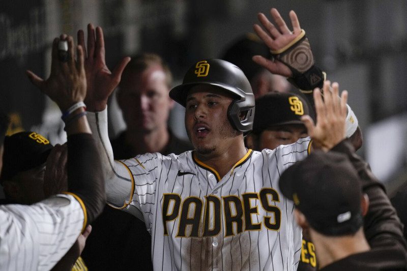 Machado batea jonrón y sencillo de dos carreras; los Padres doblegan a Dodgers