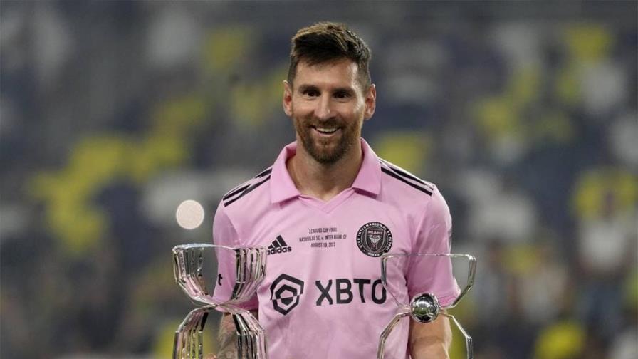 Lionel Messi iguala con 44 trofeos a Dani Alves como el futbolista con más trofeos de la historia