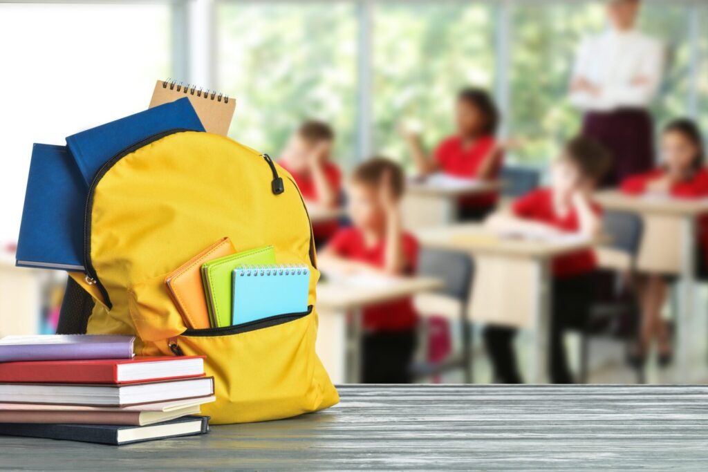 Fundación Estrella entrega útiles escolares