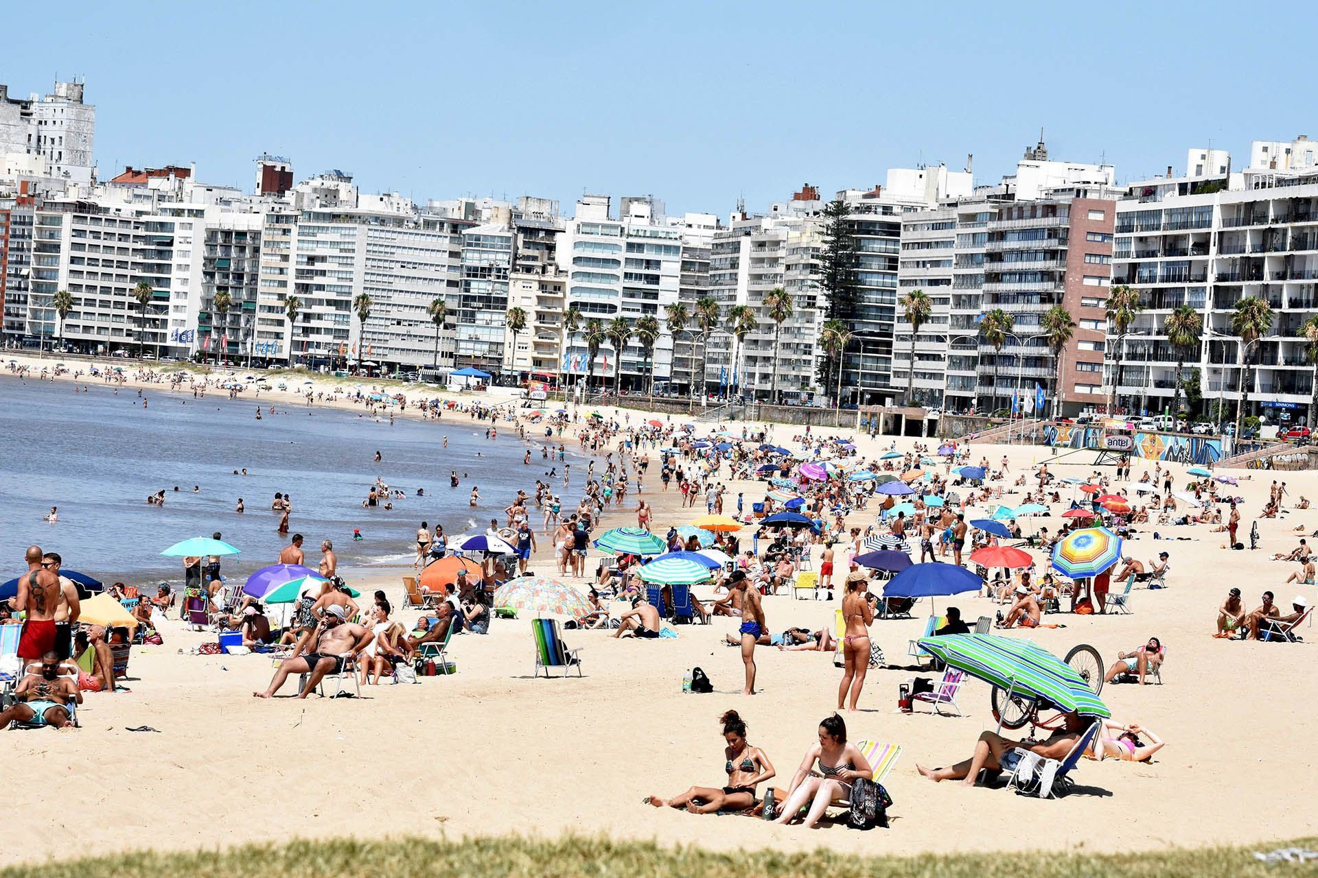 Las playas de Montevideo se achican por el avance del mar y la construcción