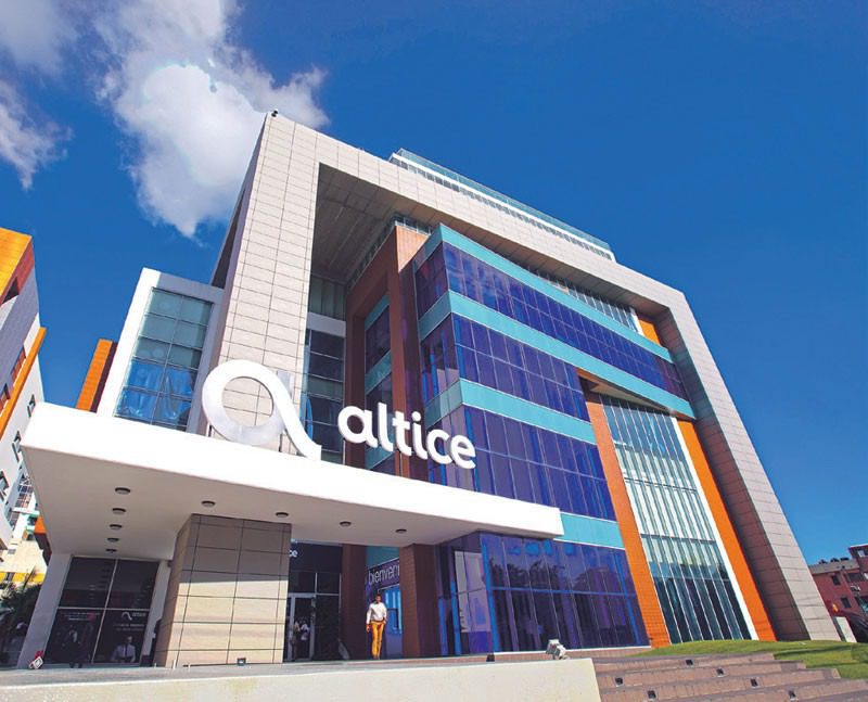 Altice realiza donaciones a equipos de socorro en San Cristóbal