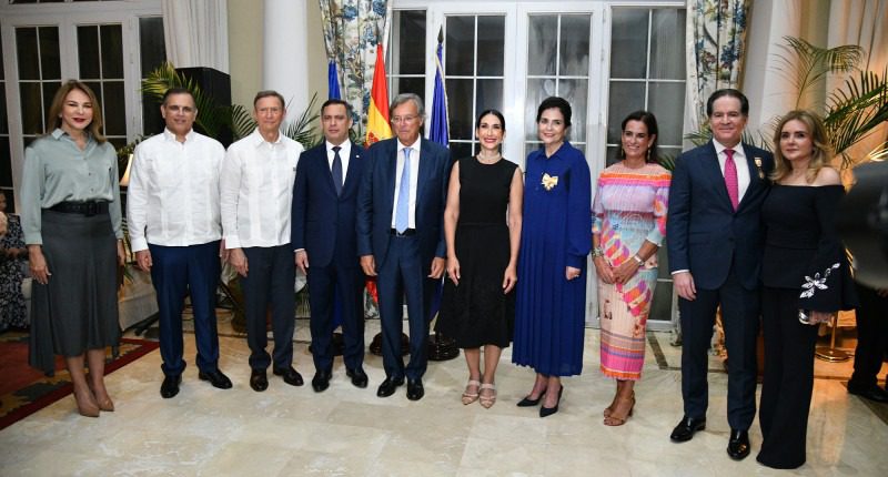 Manuel Corripio y María Amalia León reciben distinción