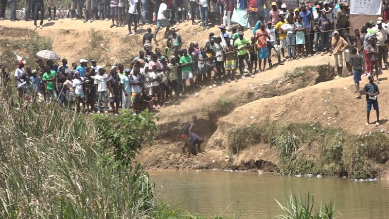 Abinader explica los posibles daños de la construcción del canal de riego en el río Masacre