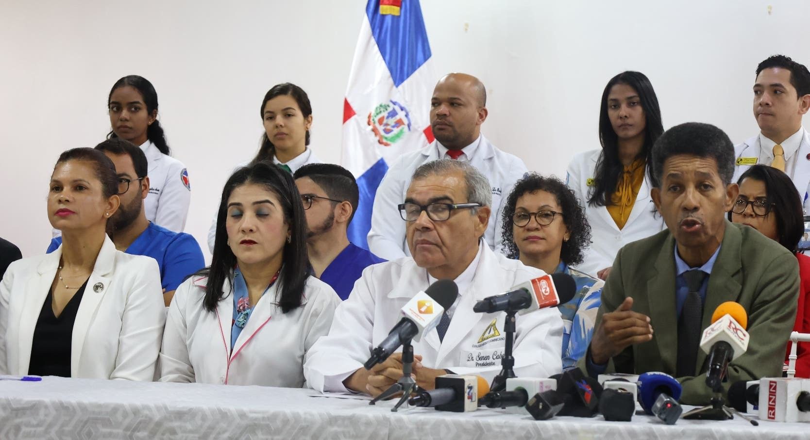 Médicos suspenden paros en hospitales por epidemia dengue