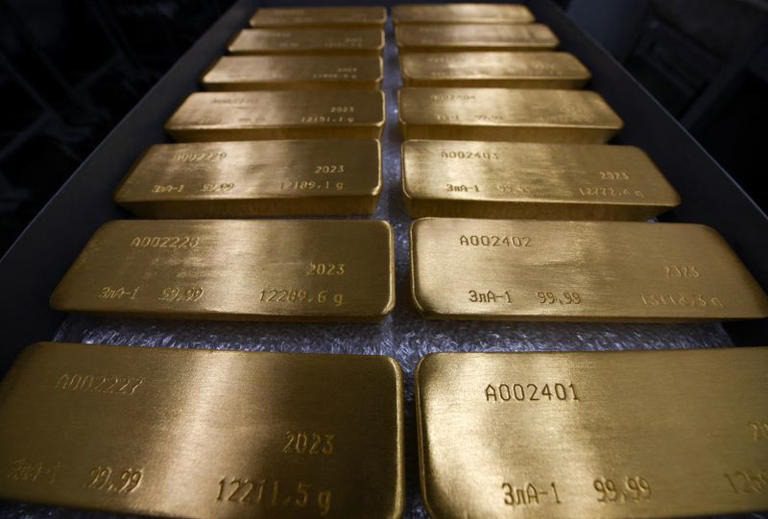Oro cae a la espera de datos de inflación EEUU en busca de pistas sobre tasas