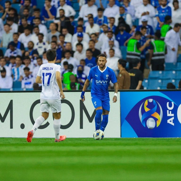 Neymar debutó en la Champions de Asia, simulación, agresión y roja