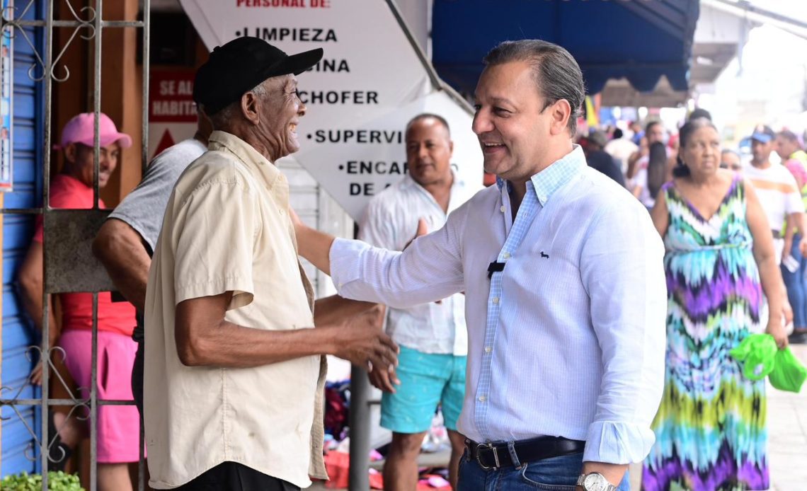 Abel Martínez visita barrios Cristo Rey y La Puya
