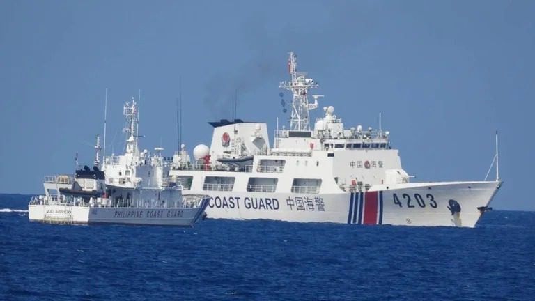 Taiwán denunció que el régimen de China efectuó “maniobras peligrosas” contra embarcaciones de la Guardia Costera filipina