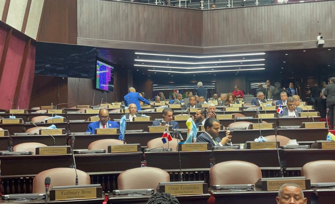 Diputados sesionan una vez por semana y la mayoría ni así asisten al Congreso