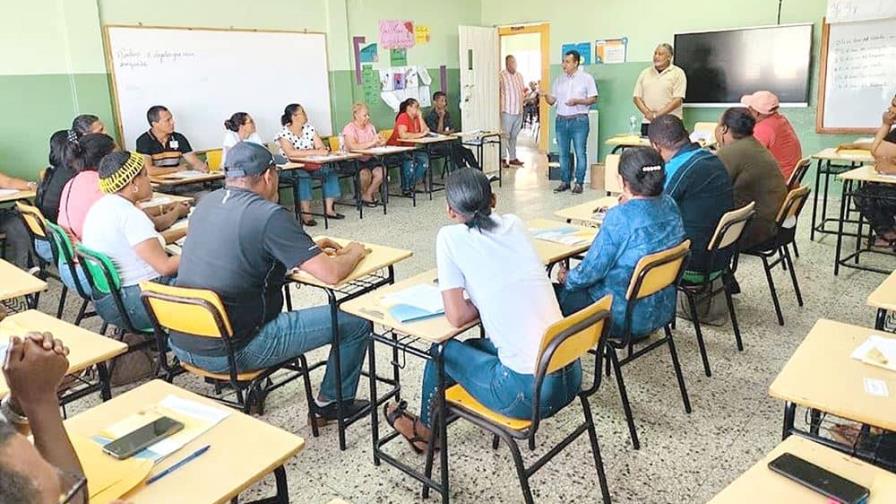 Diputados buscan modificar ley para que miembros de colegios electorales sean bachilleres