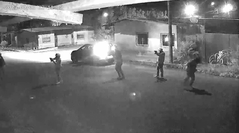 Detona un explosivo en el coche en el que delincuentes se daban a la fuga en Ecuador