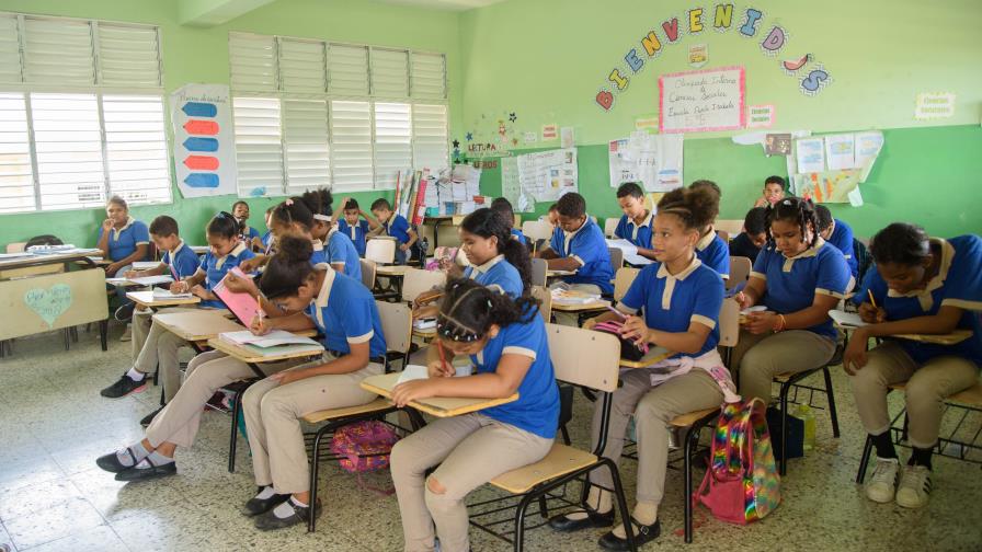 Por sobrepoblación estudiantes asisten interdiario al Liceo María Teresa Quidiello