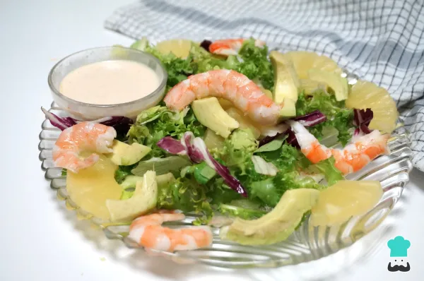 Receta de Ensalada tropical con salsa rosa