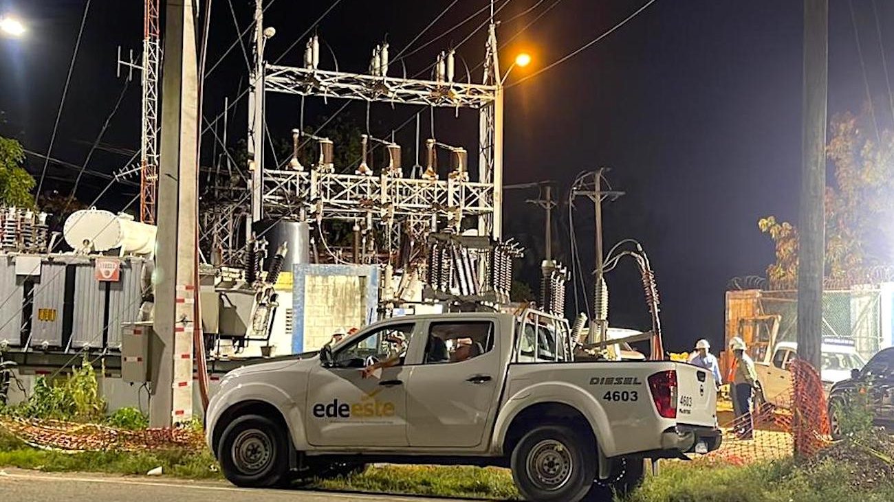 Edeeste restablece suministro de energía de subestación en SDN afectada por incendio