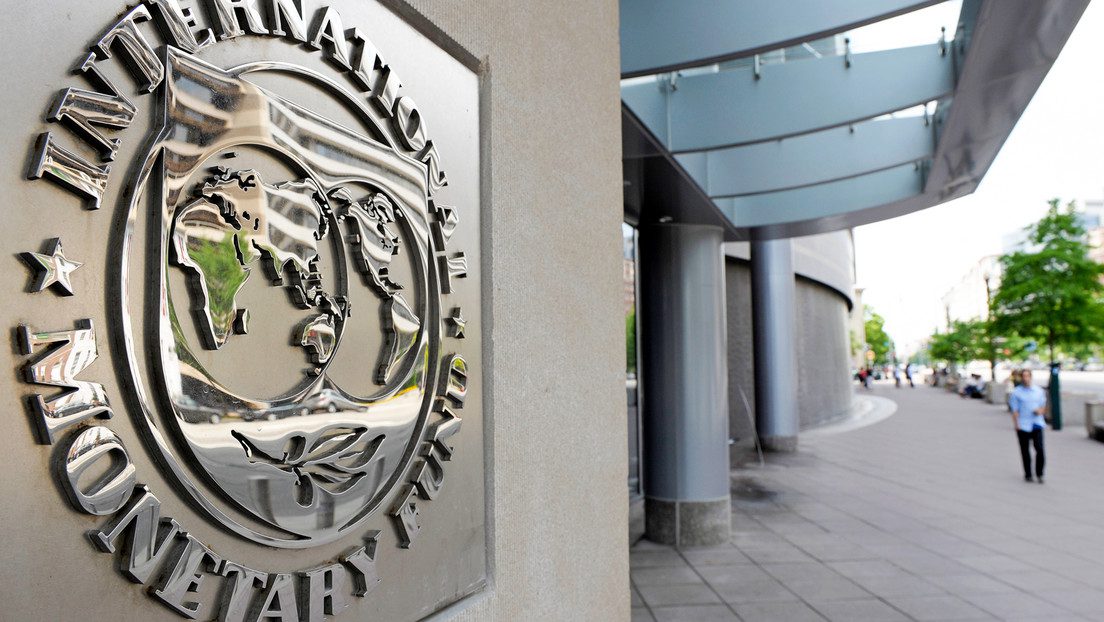 El FMI dice que las nuevas medidas económicas en Argentina "agregan desafíos" al país