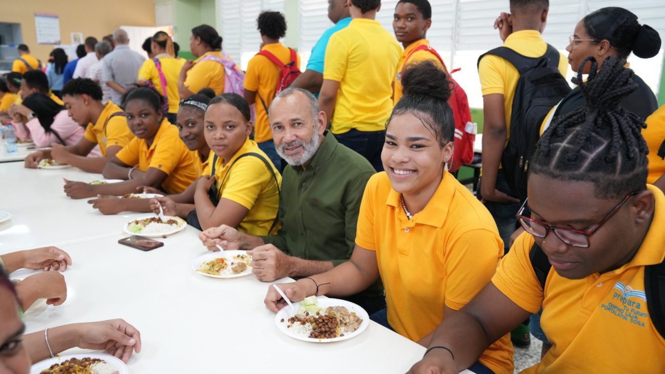 Estudiantes de PREPARA destacan ahorro que empiezan a tener tras recibir alimentación escolar los fines de semana