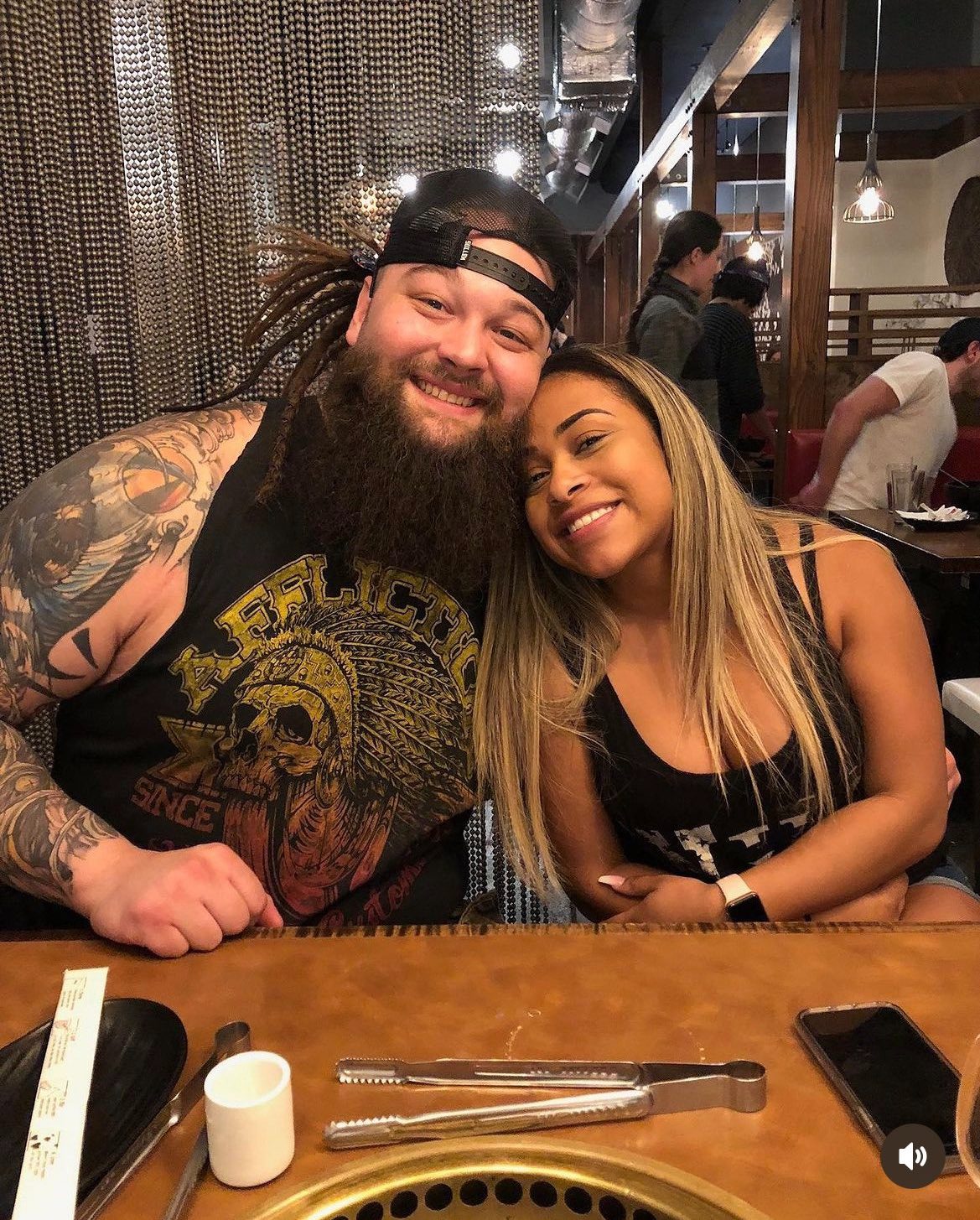 Pareja de Bray Wyatt conmueve las redes con su emotiva despedida
