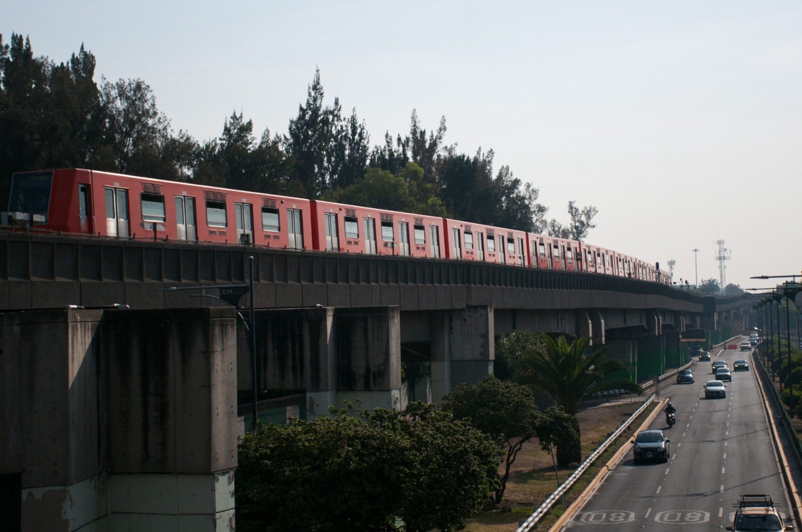 ¿Hundimiento inevitable? El estado de la línea 9 del metro levanta polémica en Ciudad de México