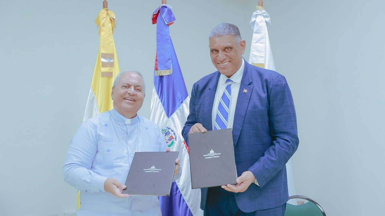 Interior y Policía y la Universidad Católica de Santo Domingo fomentarán turismo religioso y cultural con diplomado a jóvenes de sectores vulnerables
