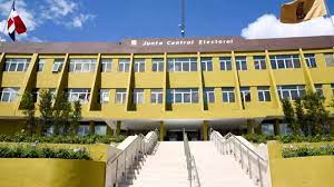 JCE entregó calendario al PRM para celebración de sus primarias