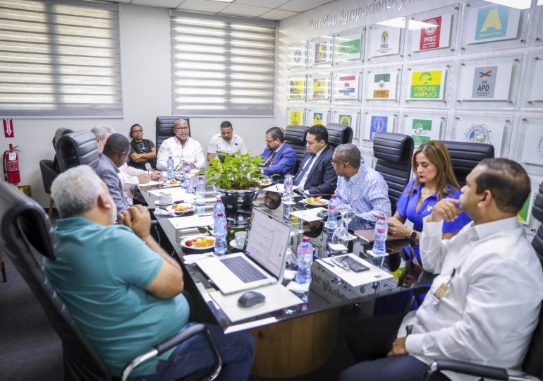 JCE socializa con miembros del PRM sobre aspectos para el montaje de sus primarias