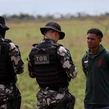 Policía de Brasil lanza operación contra el comercio ilegal de oro extraído de tierras yanomamis