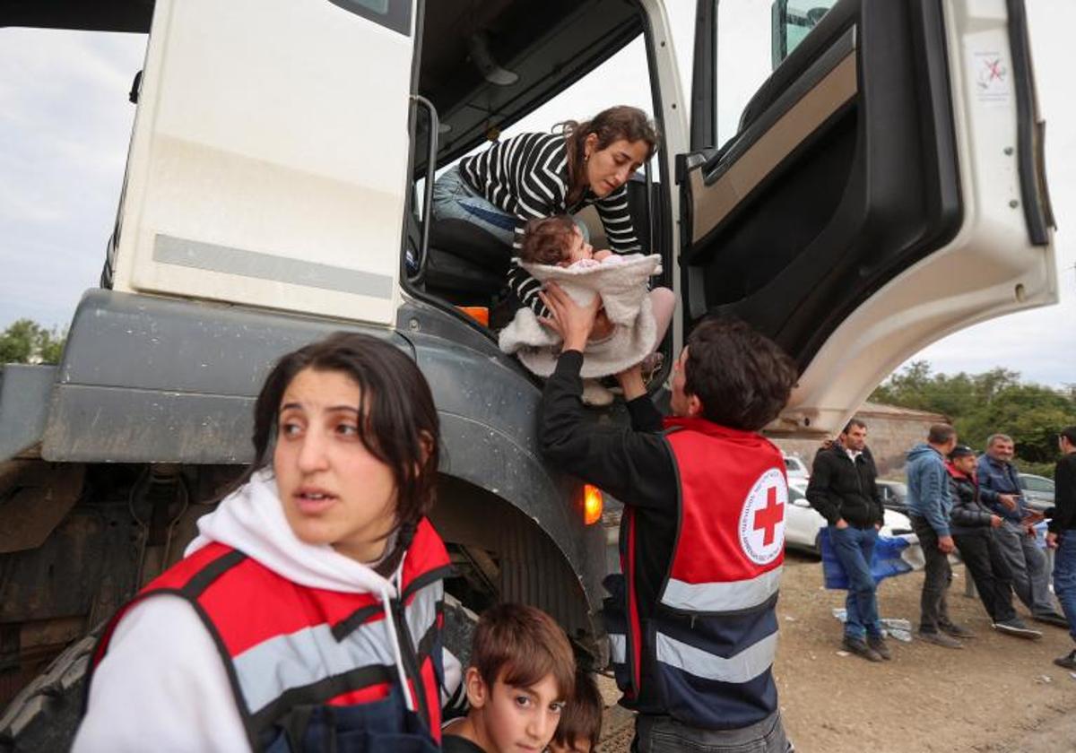 Reuters: Armenia solicita ayuda a la UE para acoger a los refugiados de Nagorno Karabaj