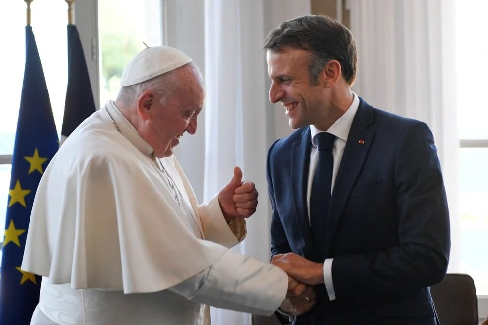El papa Francisco se reunió con Emmanuel Macron en Marsella