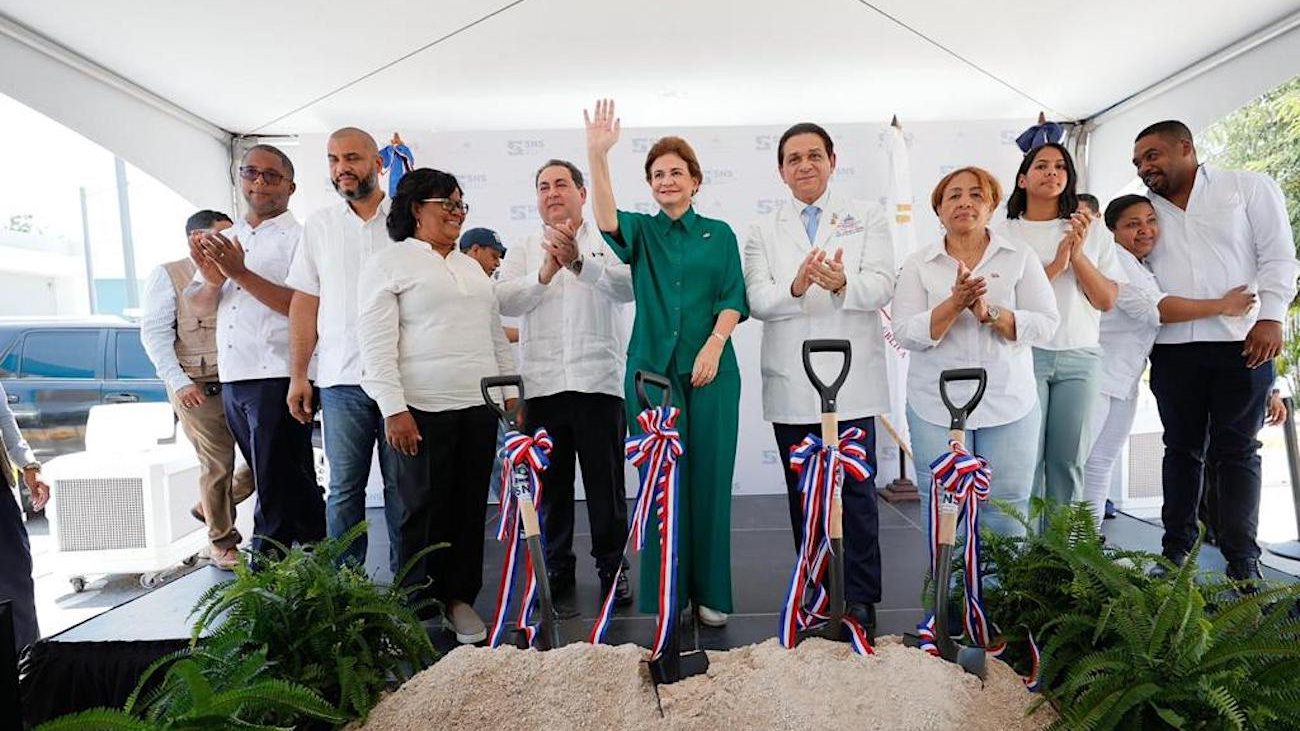 Vicepresidenta Raquel Peña deja iniciada construcción Unidad de Hemodiálisis y de Pie Diabético en hospital de Neiba