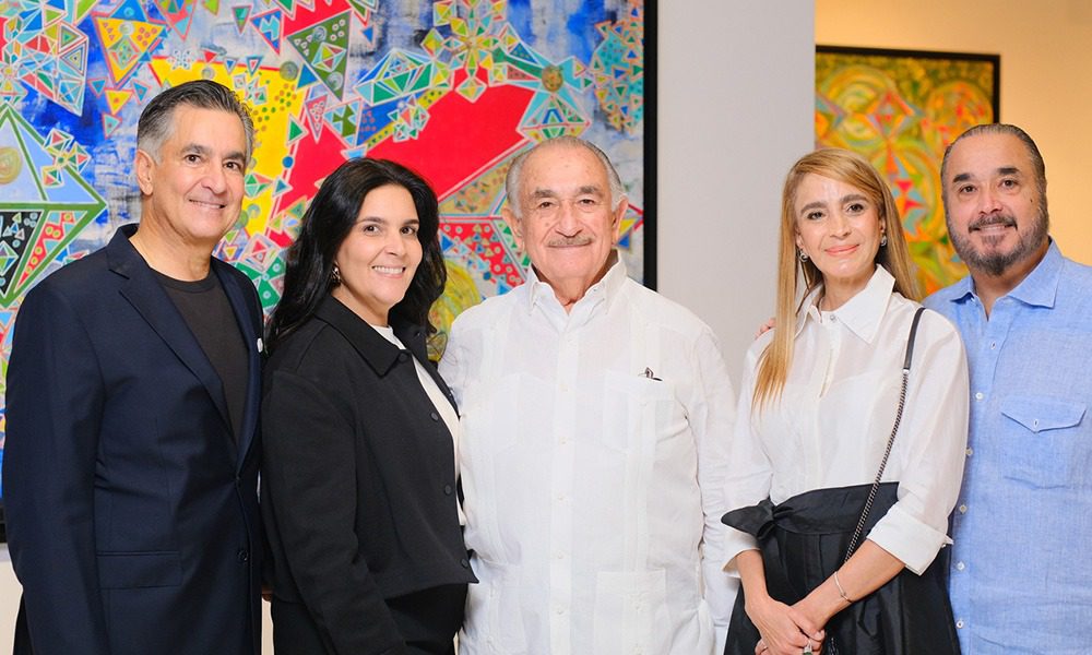 Carlos J. Martí inaugura primera exposición