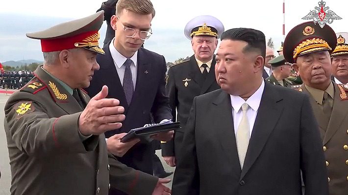 Ministro de Defensa ruso muestra a Kim Jong-un aviones estratégicos y misiles hipersónicos Kinzhal